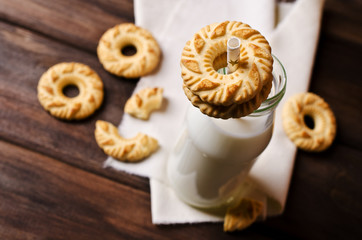Round cookies with an ornament