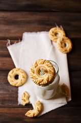 Round cookies with an ornament
