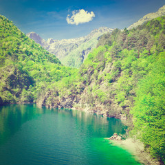 Fototapeta na wymiar Lake in Italy