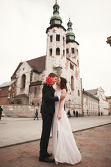 Obraz premium Wedding couple, bride and groom near a church in Krakow