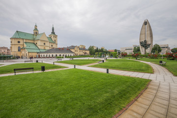 Rzeszów / Publiczny plac w centrum miasta © Rochu_2008