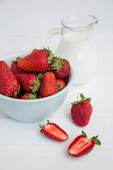 Porridge with fresh strawberry and milk