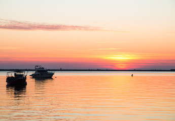 Boote im Hafen, Sonnenuntergang