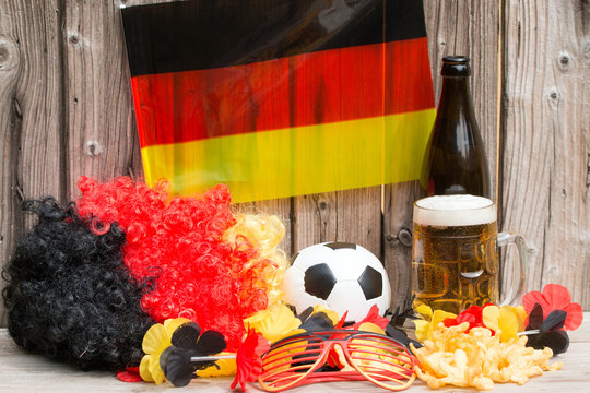 Fußball Europameisterschaft Deutschland mit Fanartikel ,Bier und Knabberei