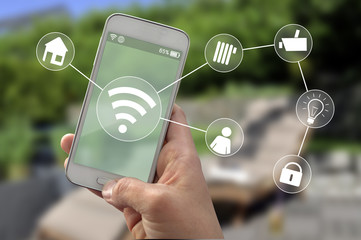 Smartphone Handy mit Smarthome Steuerung Apps