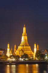Naklejka premium Wat Arun at twilight, Bangkok, Thailand