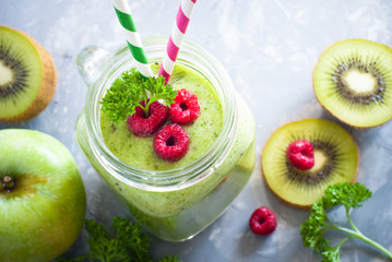 Green smoothie and ingredients.
