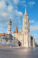 Fototapeta premium Matthias church and Statue of Holy Trinity in Budapest, Hungary