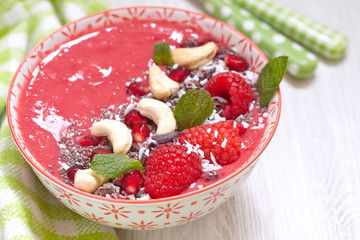 Raspberry smoothie bowl