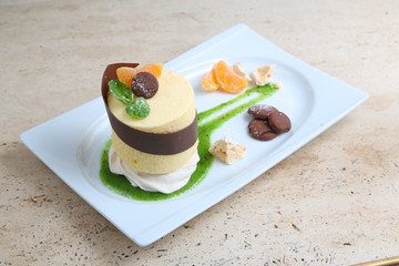 Orange cake with cookies