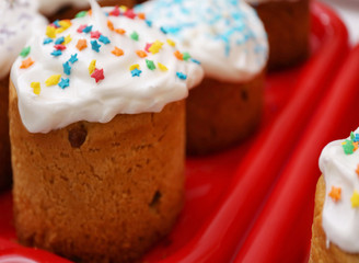 Easter cakes on the red tray