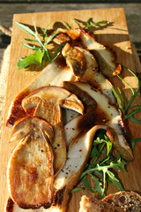 organisch, lifestyle, steinpilze, holzbrett, gegrillt, omgea-3, rucola, gesunde, ernährung, pfeffer, makro