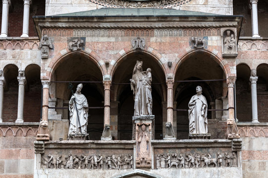 Statues on the upper loggia of Cremona Cathedral