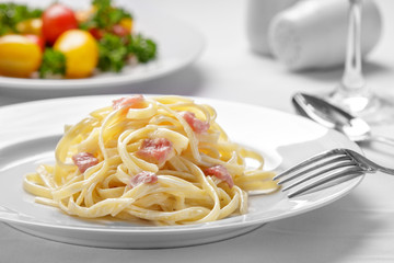 italian tagliatelle carbonara