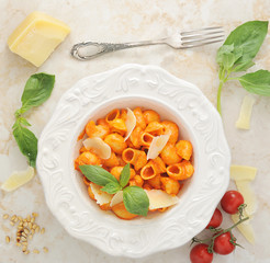 pipe rigate pasta with cheese, Basil and pine nuts