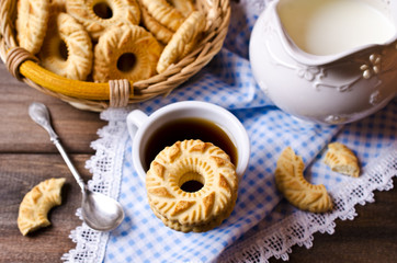 Round cookies with an ornament