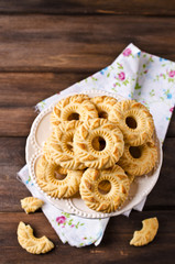 Round cookies with an ornament