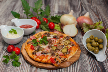  pizza  with mushrooms and pepperoni , tomatoes