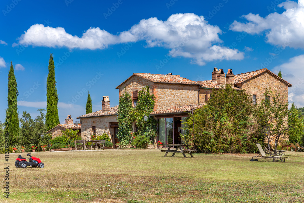 Wall mural Brick house in the countryside of Tuscany, Italy. Rural landscape.