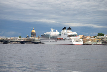 Fototapeta na wymiar A cruise liner is berthed at the promenade des Anglais, cloudy july afternoon. Saint Petersburg