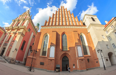 Archikatedra Św. Jana oraz kościół Jezuitów pod wezwaniem Matki Bożej Łaskawej przy ulicy Świętojańskiej na Starym Mieście w Warszawie