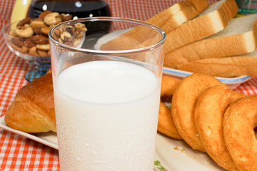 朝食のテーブル・ミルク