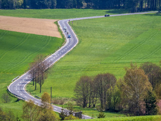 Autos auf einer Bundesstrasse