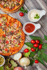  pizza  with mushrooms and pepperoni , tomatoes