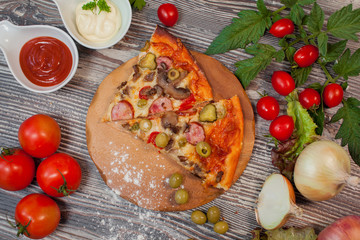  pizza  with mushrooms and pepperoni , tomatoes