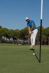 Obraz premium golf player hitting shot at sunny day