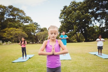 Obraz premium Close up view of girl doing yoga with friends 