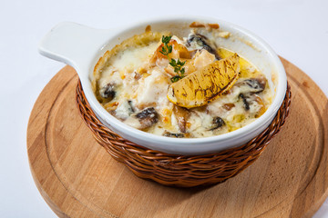 pikeperch baked in cream with potato