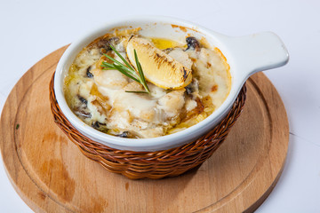 pikeperch baked in cream with potato