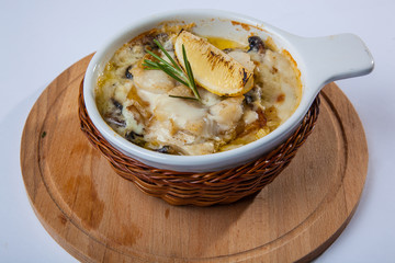 pikeperch baked in cream with potato