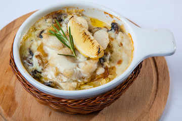 pikeperch baked in cream with potato