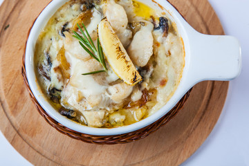 pikeperch baked in cream with potato