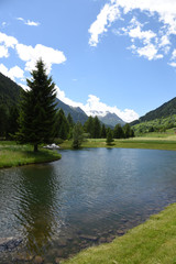 lago di montagna laghetto alpino fiume torrente cascata acqua fresca pura 