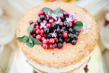 wedding berries cake