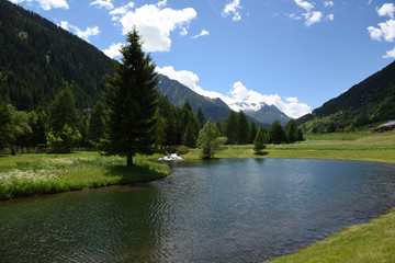 lago di montagna laghetto alpino fiume torrente cascata acqua fresca pura 