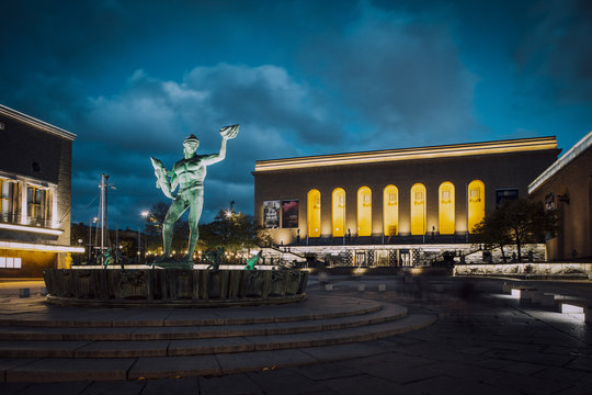 Poseidon staty vid G&ouml;taplatsen vid avenyn i G&ouml;teborg