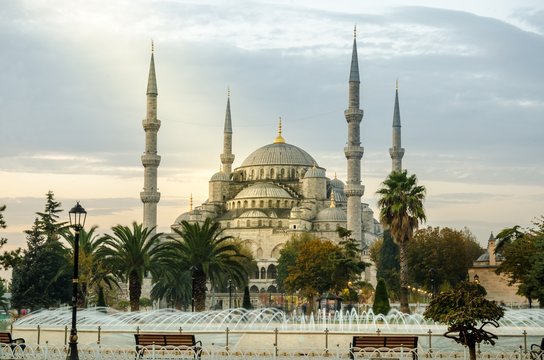 Halo light on Blue mosque, Istanbul, Sultanahmet park. The biggest mosque in Istanbul.