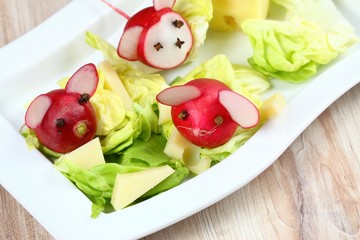 Radish mouse, fresh lettuce, cheese.