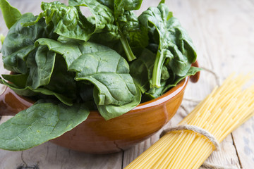 Spaghettis with spinach and Parmesan RAW