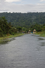 Arrivée au village de Kaw par voie maritime, Guyane française