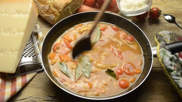 Dr&scaron;ťky Trippe Tripice كرشة Tripa トライプ Kallun Pacal Kutteln Tripas Tripe Trippa سیرابی شیردان Tripes Tr&iacute;opas Callos Babat makanan Tripo Şorbeh&ucirc;r B&uuml;s&egrave;ca Žarnokai B&uuml;z&egrave;ca Триппа Calooleey Lampredotto 牛肚