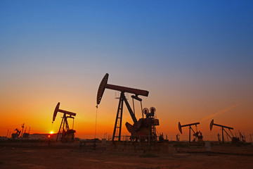 Fototapeta na wymiar The silhouette of the oil pump