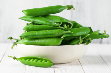 Green peas in bowl