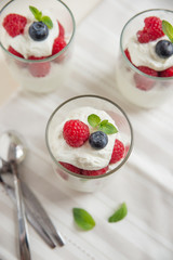 Quarksahne mit Beeren 