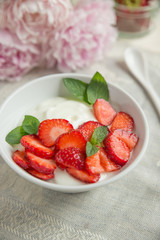 Joghurt mit Beeren 