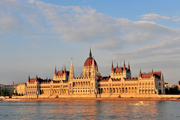 Fototapeta na wymiar Budapest parliament on sunset